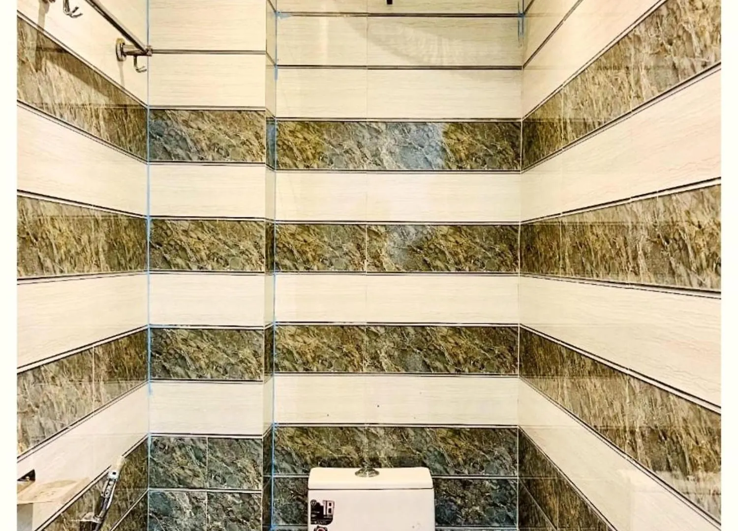 A Premium Hotel #Pvs Grand# Varanasi ! Near Baba Vishwanath Temple And Ganga Arti Ghat, Fully Air-Conditioned Hotel With Wifi - Restaurant - Lift- Parking Facilities Available - A Best Hotel In Heart Of Varanasi India