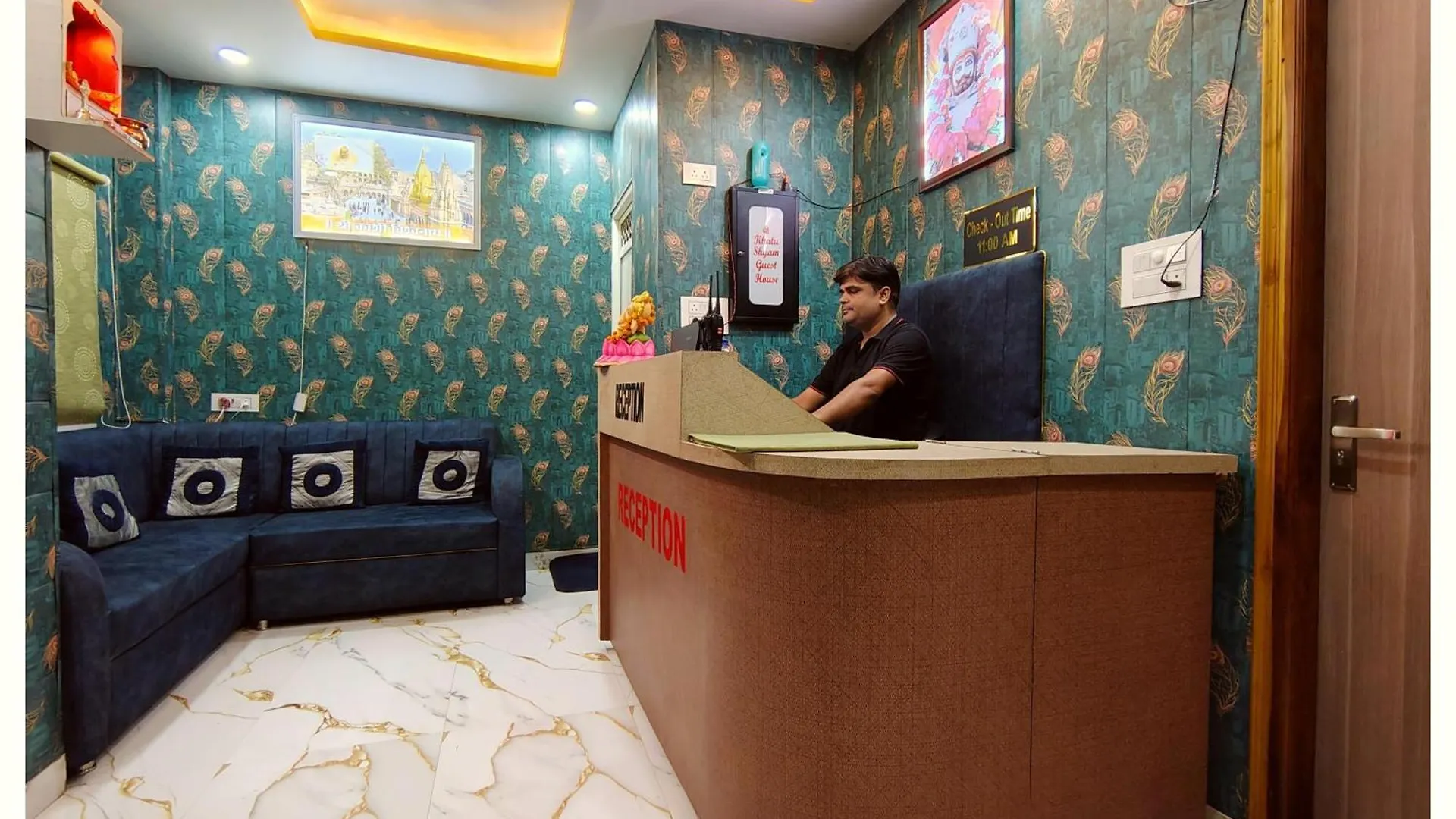 Homestay A Premium Hotel #Pvs Grand# Varanasi ! Near Baba Vishwanath Temple And Ganga Arti Ghat, Fully Air-Conditioned Hotel With Wifi - Restaurant - Lift- Parking Facilities Available - A Best Hotel In Heart Of Varanasi