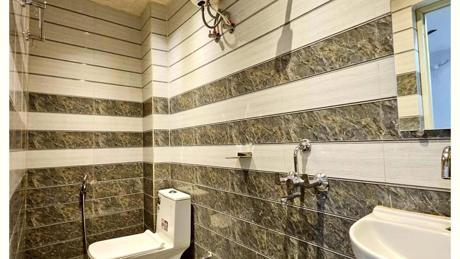 A Premium Hotel #Pvs Grand# Varanasi ! Near Baba Vishwanath Temple And Ganga Arti Ghat, Fully Air-Conditioned Hotel With Wifi - Restaurant - Lift- Parking Facilities Available - A Best Hotel In Heart Of Varanasi