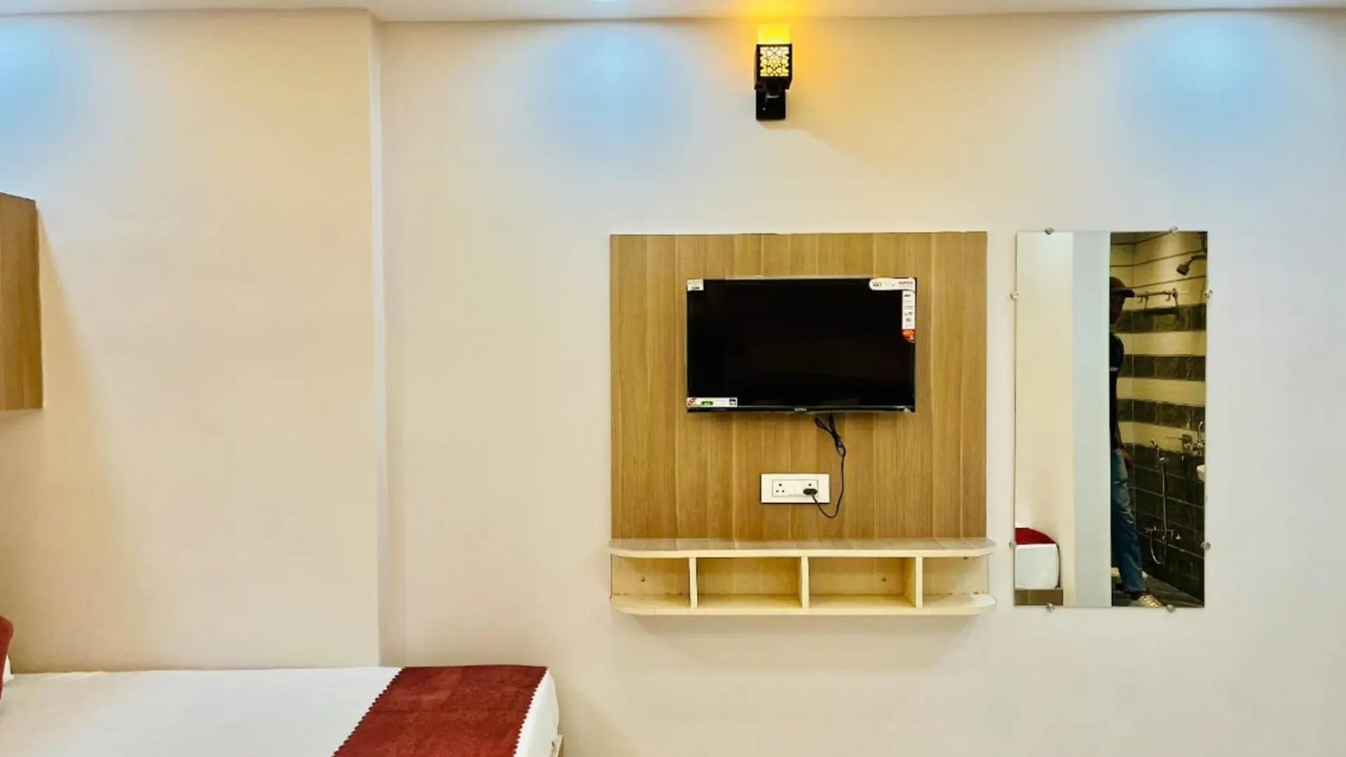 A Premium Hotel #Pvs Grand# Varanasi ! Near Baba Vishwanath Temple And Ganga Arti Ghat, Fully Air-Conditioned Hotel With Wifi - Restaurant - Lift- Parking Facilities Available - A Best Hotel In Heart Of Varanasi