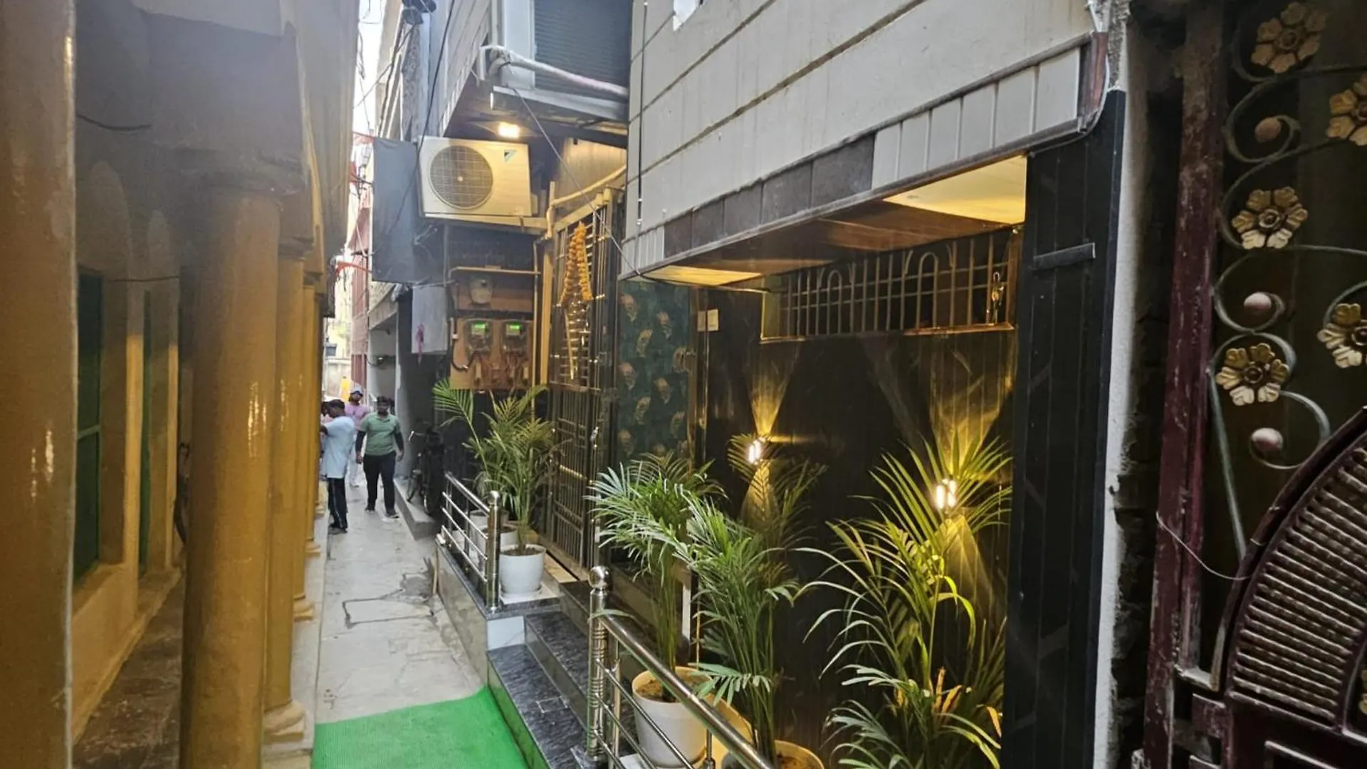 A Premium Hotel #Pvs Grand# Varanasi ! Near Baba Vishwanath Temple And Ganga Arti Ghat, Fully Air-Conditioned Hotel With Wifi - Restaurant - Lift- Parking Facilities Available - A Best Hotel In Heart Of Varanasi